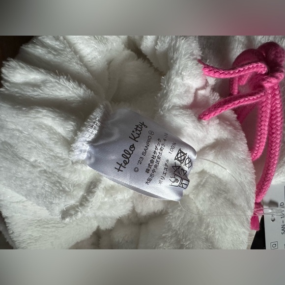 HELLO KITTY-Imported (NWT) Women's White & Pink Plush Shorts - Picture 7 of 12